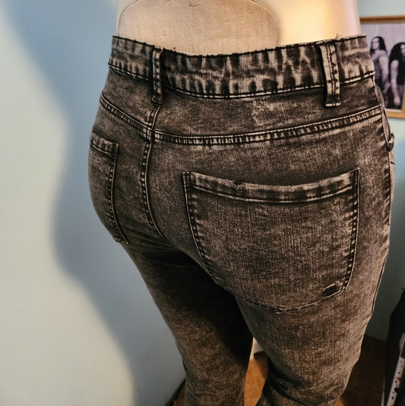 Black stonewash button up skinny jeans - Picture 2 of 7